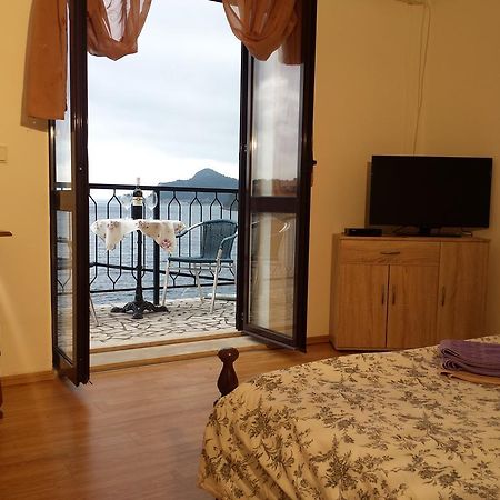 Apartments "Villa Mungos" Sobra Esterno foto