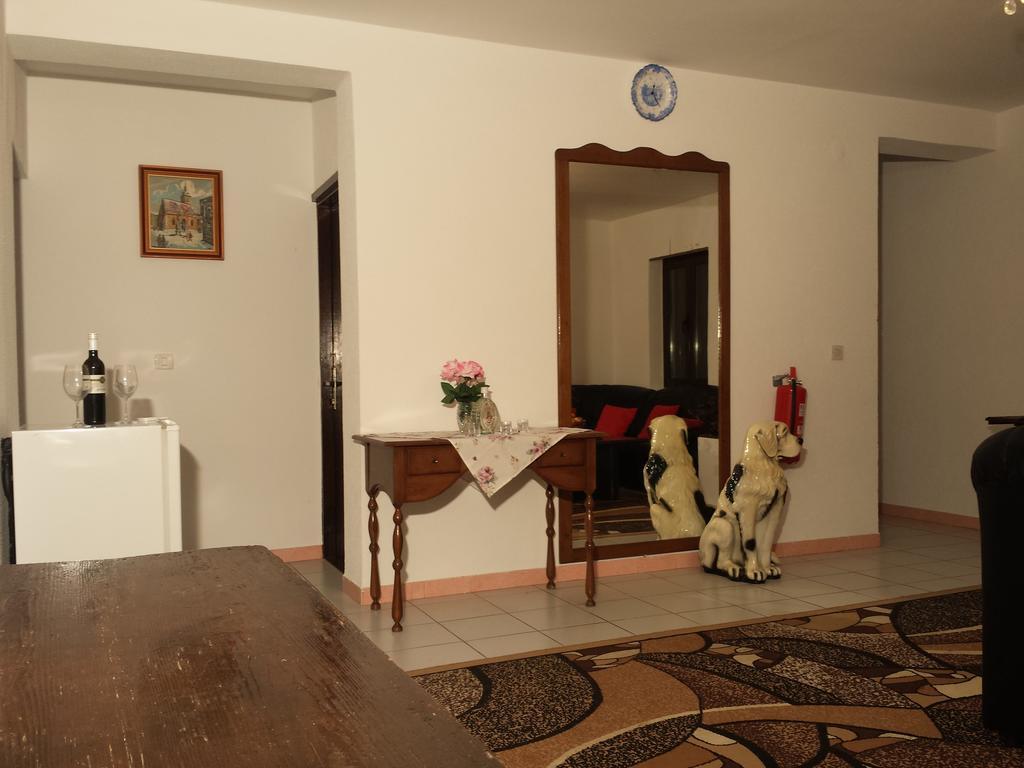 Apartments "Villa Mungos" Sobra Esterno foto