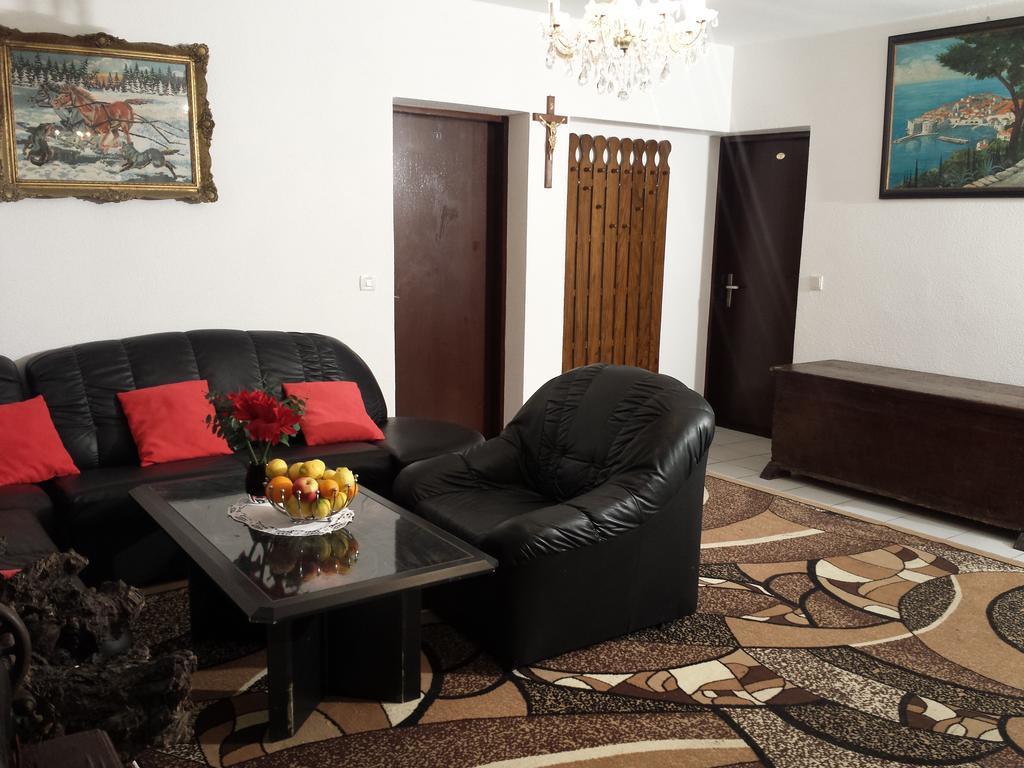 Apartments "Villa Mungos" Sobra Esterno foto
