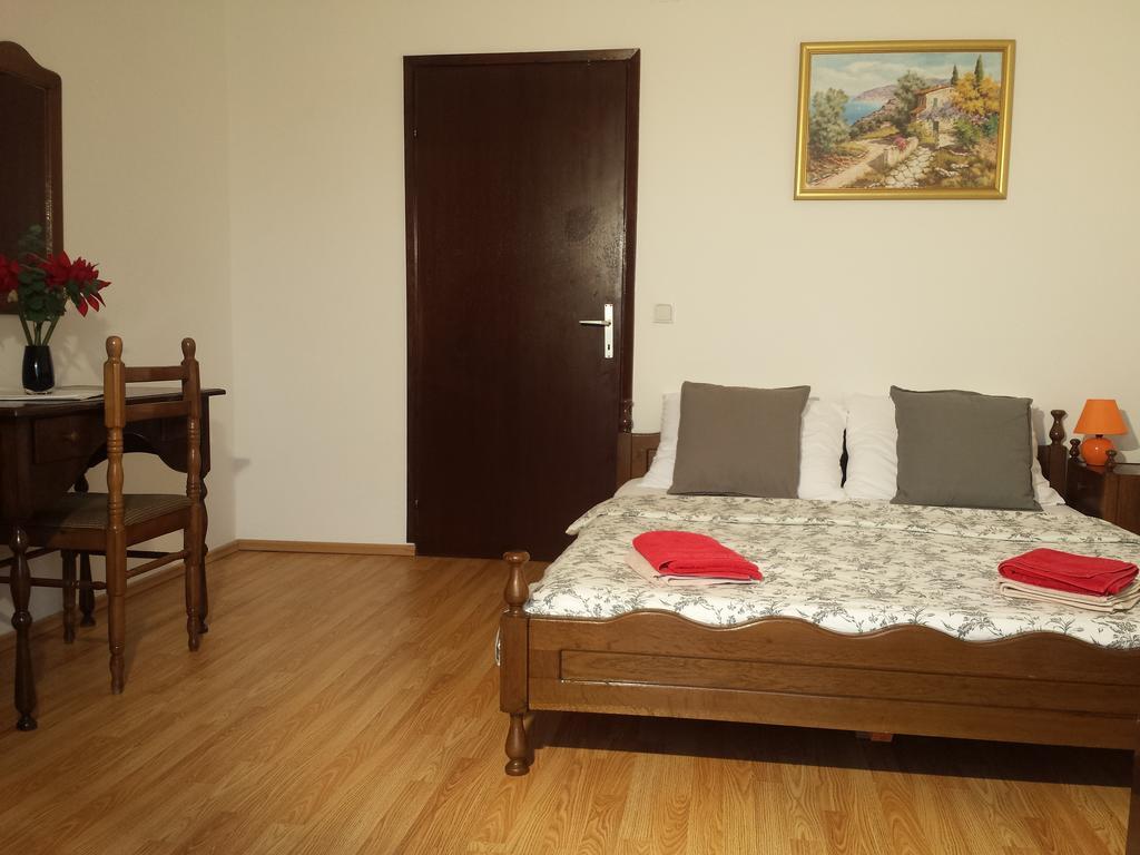 Apartments "Villa Mungos" Sobra Esterno foto