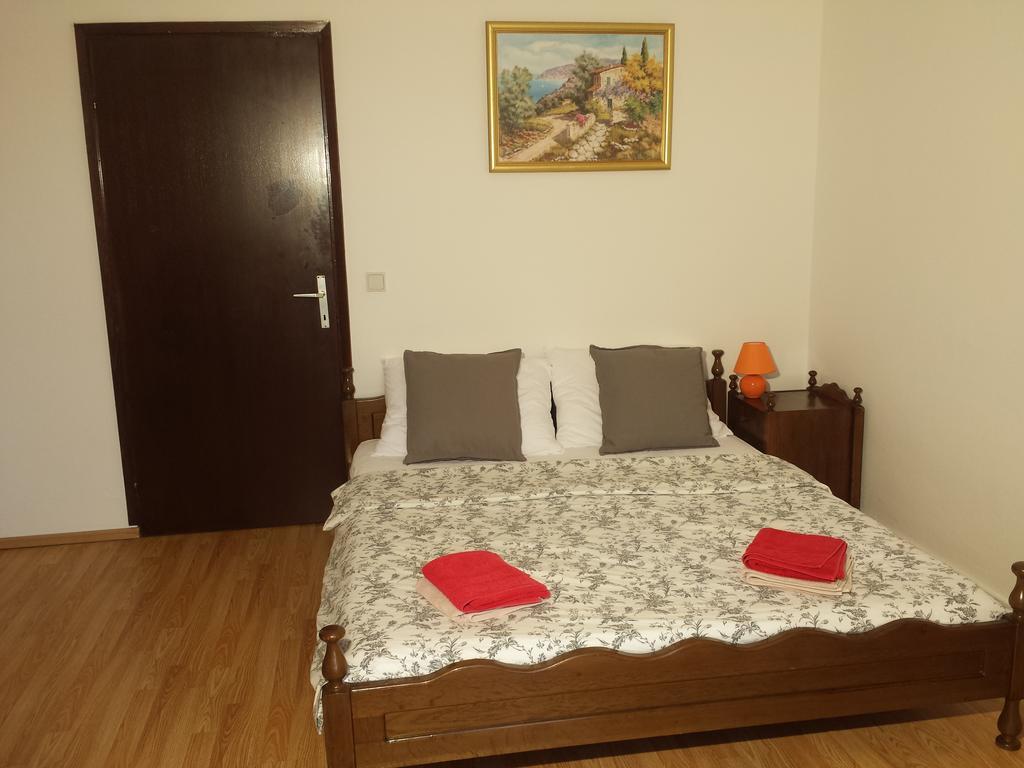 Apartments "Villa Mungos" Sobra Esterno foto