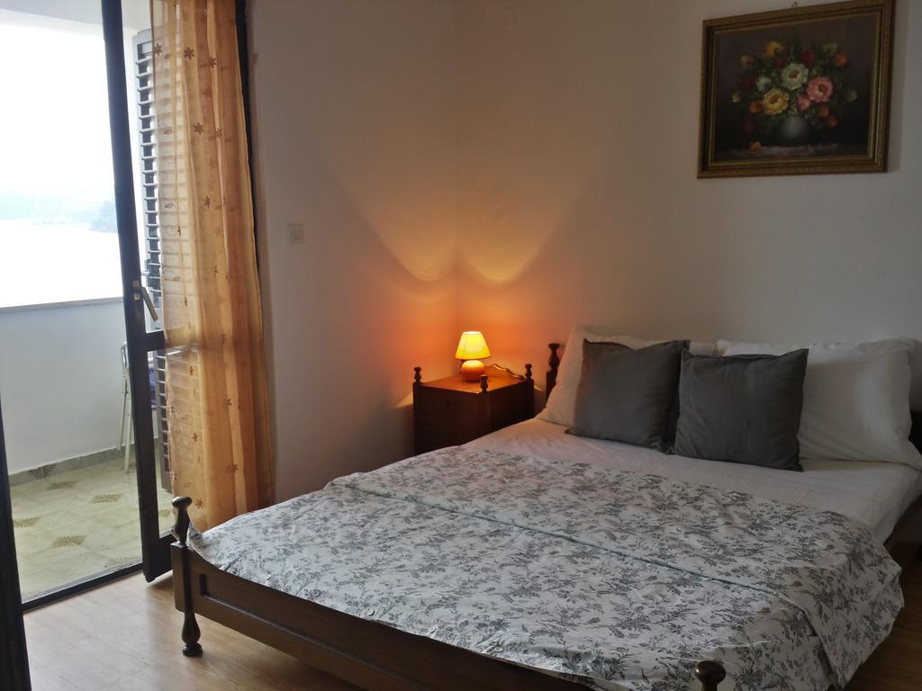 Apartments "Villa Mungos" Sobra Esterno foto