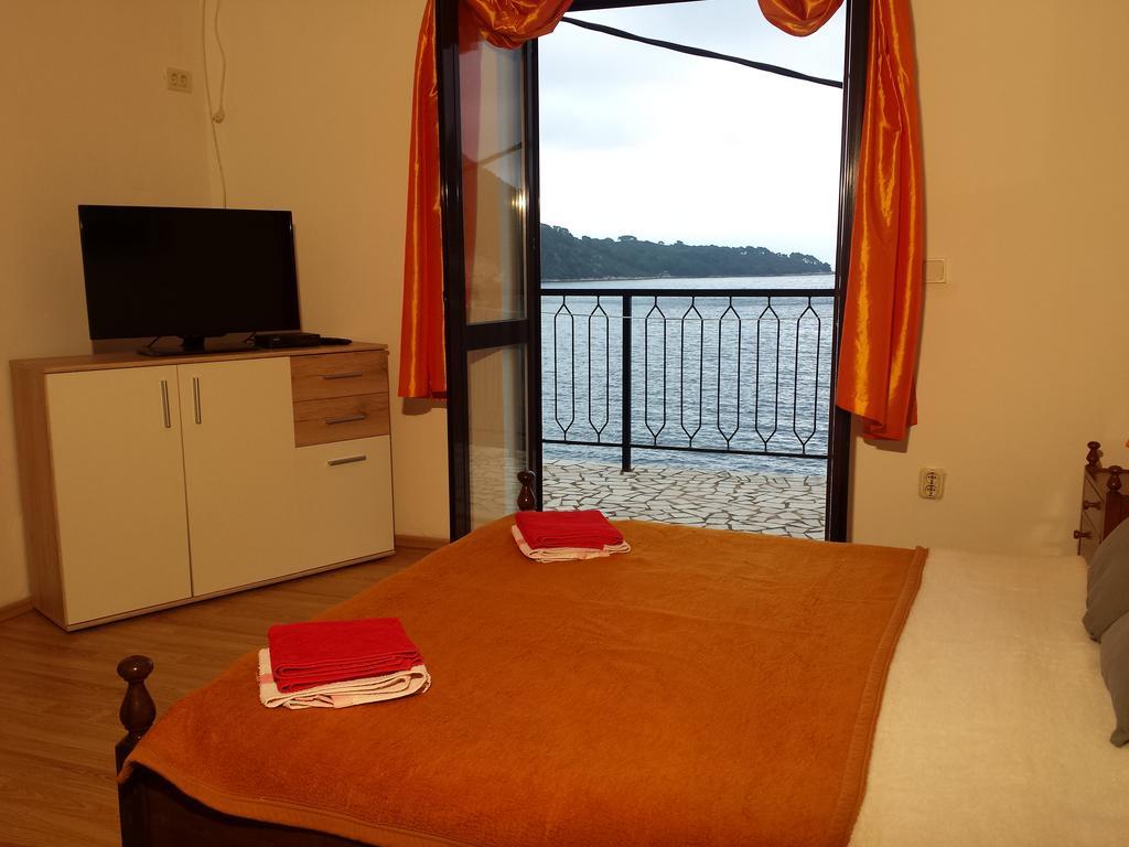 Apartments "Villa Mungos" Sobra Esterno foto