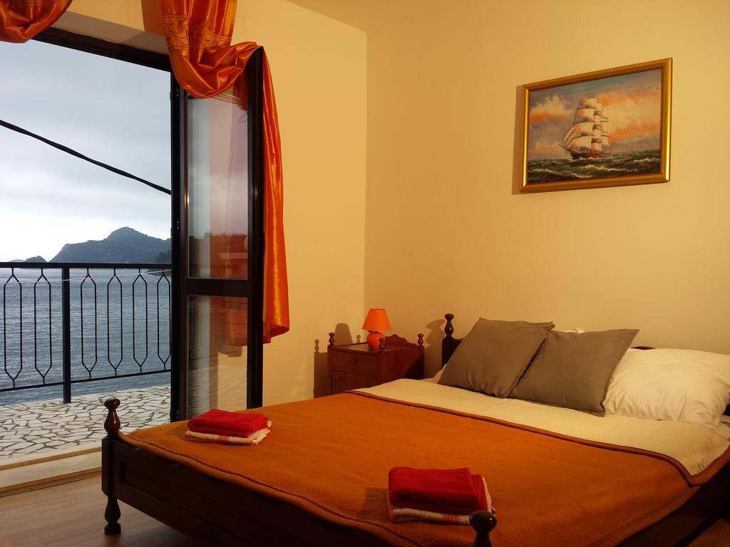 Apartments "Villa Mungos" Sobra Esterno foto