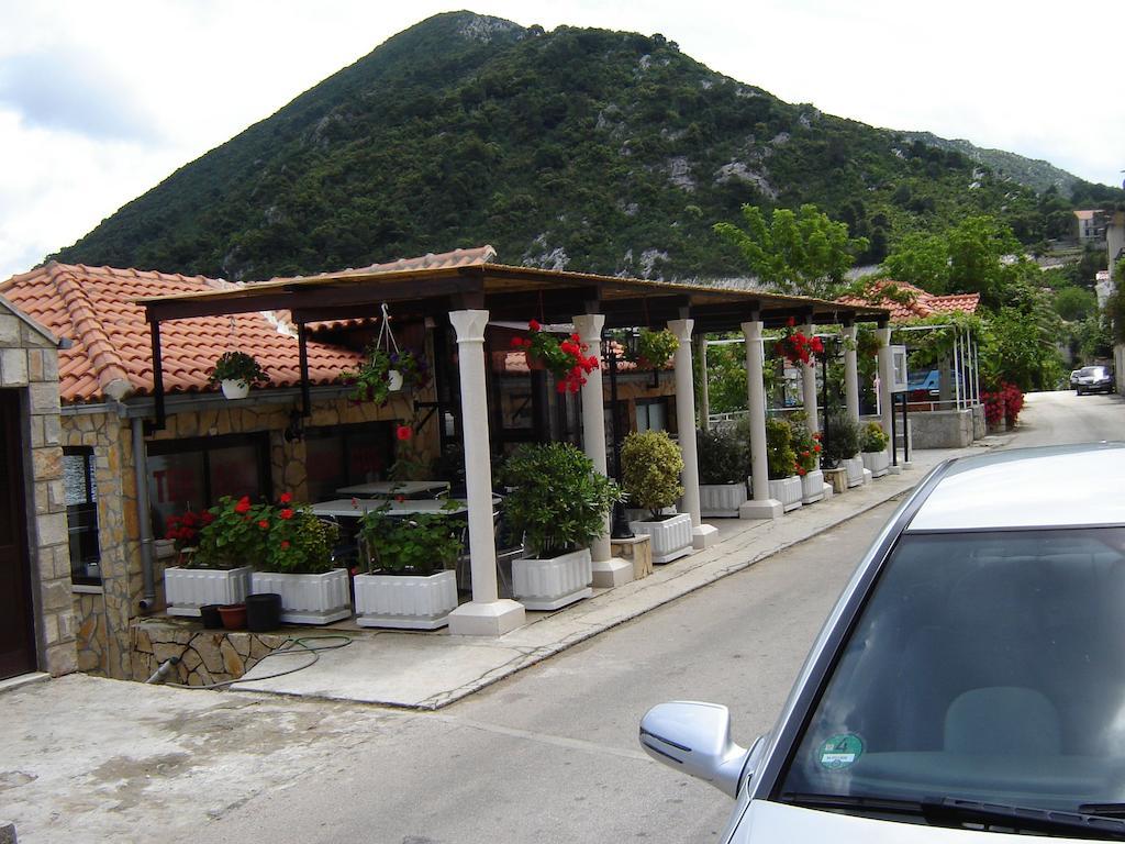 Apartments "Villa Mungos" Sobra Esterno foto